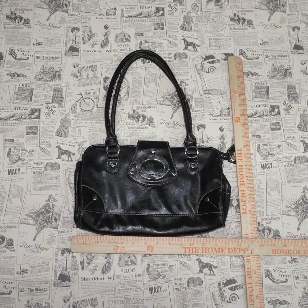 Vintage Y2K American Vintage Accessories description leather